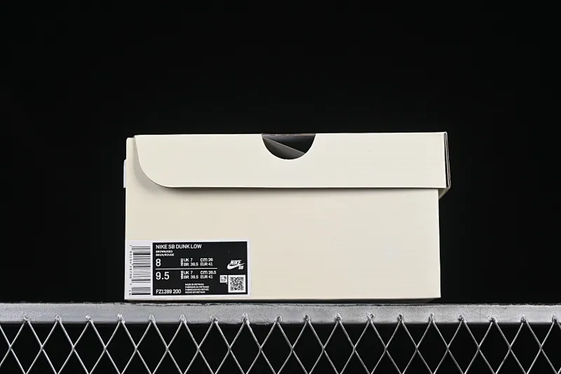 All categories Nk SB Dunk Series Nk SB Dunk Low low-top sneakers K version Riot Skateshop x Nk SB Dunk Low joint model Bordeaux red low-top casual sneakers FZ1289-200